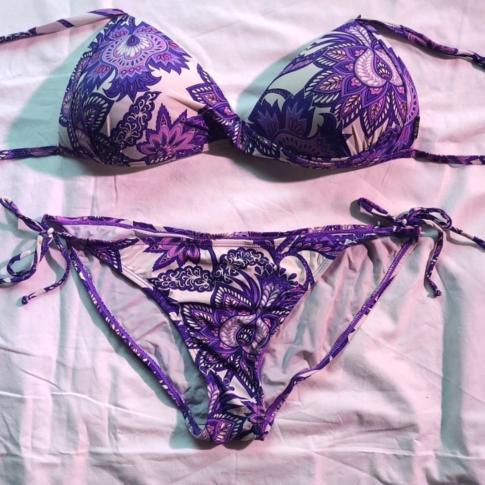 🌞 2 for $24 🌞 Purple paisley bikini - top size 12 and bottom size 10